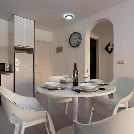 Mare 2 Apartment *